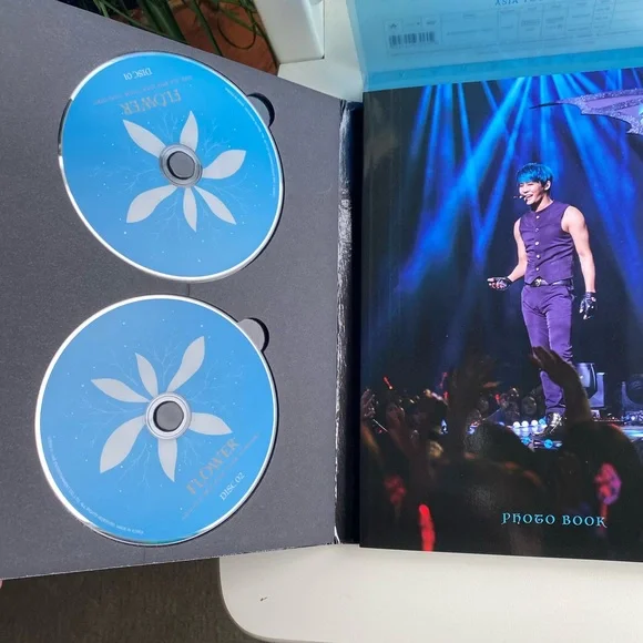 Flower 2015 Xia 3rd Asia Tour Concert DVD and Photobook